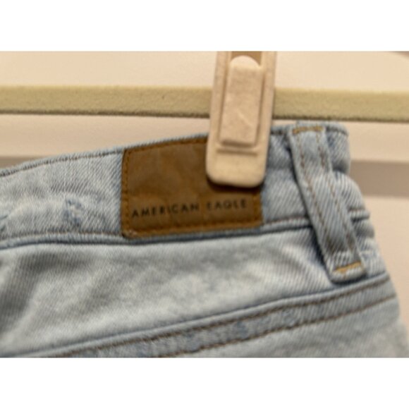 American Eagle Mom Short Size 4 Ripped Stretch Light Wash - Picture 3 of 8